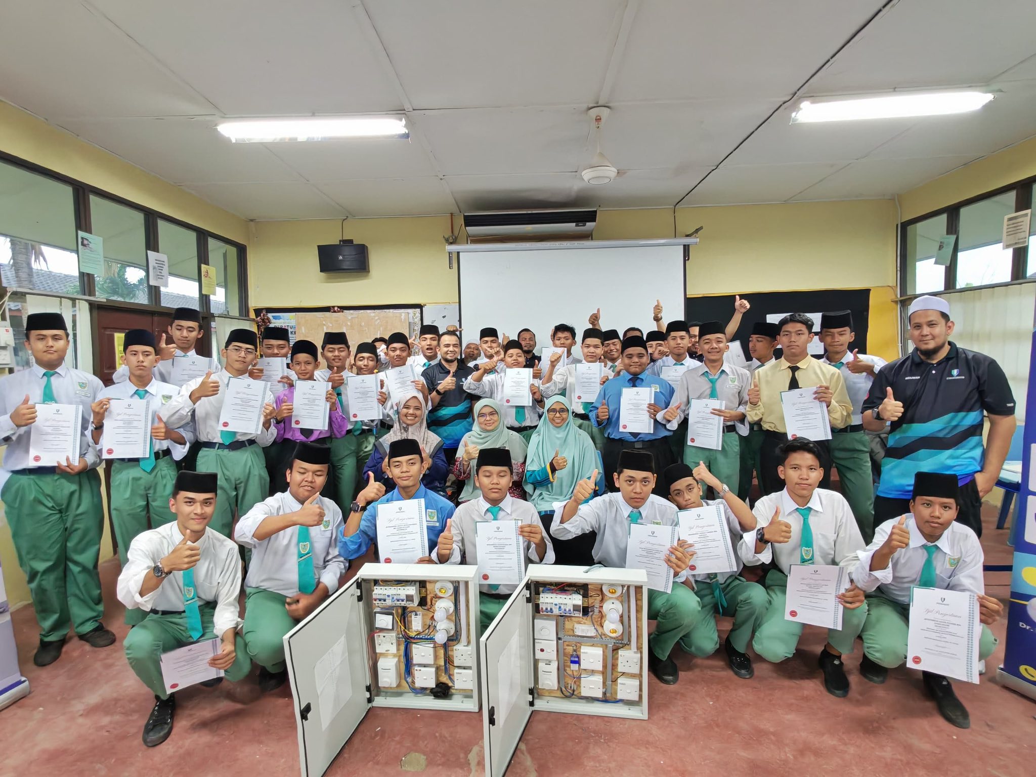 Program CSR: Latihan Asas Elektrik &amp; Pendawaian Beserta IoT